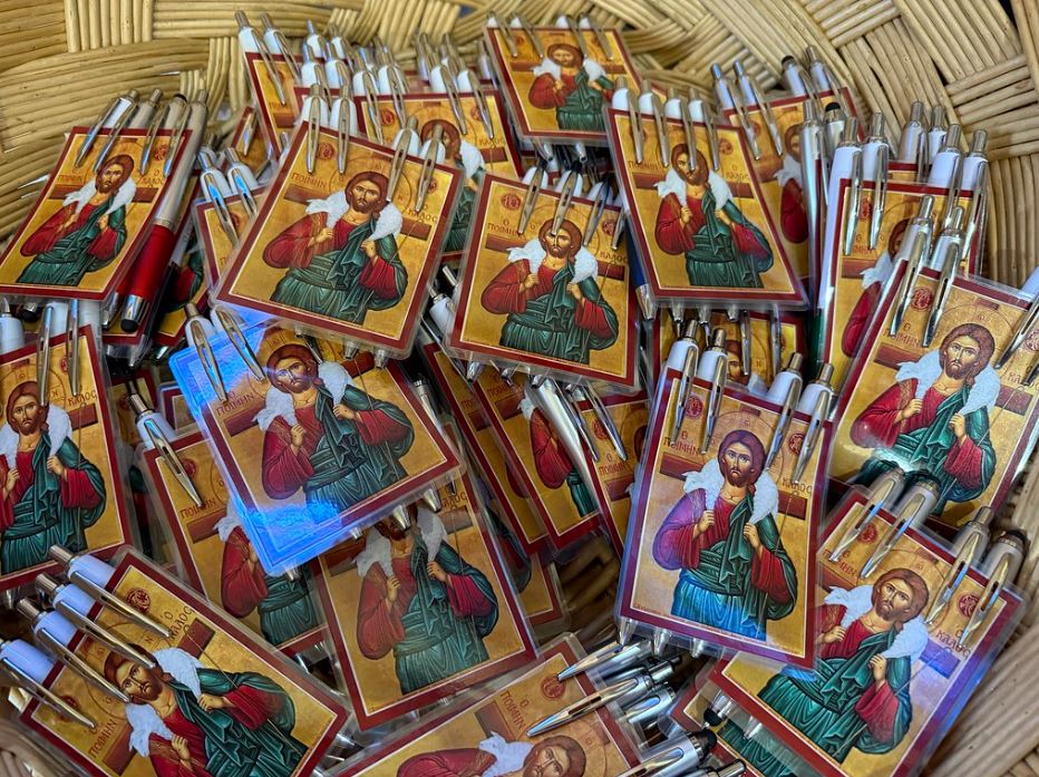 “Σόφισον Χριστέ…” – Εκατοντάδες νέοι και νέες ανταποκρίνονται στο κάλεσμα της Εκκλησίας για προσευχή πριν τις Πανελλήνιες Εξετάσεις