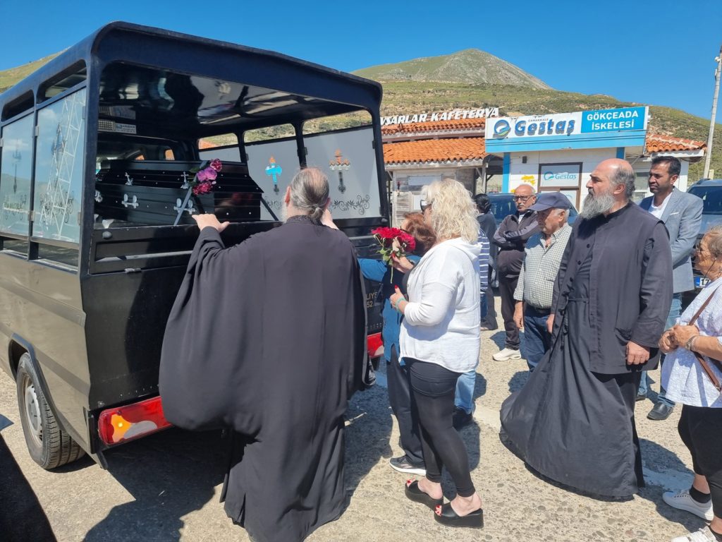 Στην πατρώα γη της Ίμβρου η σορός του μακαριστού Μητροπολίτη Μοσχονησίων Κυρίλλου (ΦΩΤΟ)