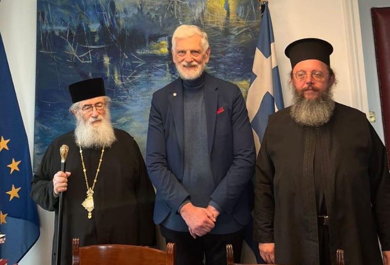 Συνάντηση Αρχιεπισκόπου Σινά Δαμιανού με τον ΥΦΕΞ Γιάννη Λοβέρδο