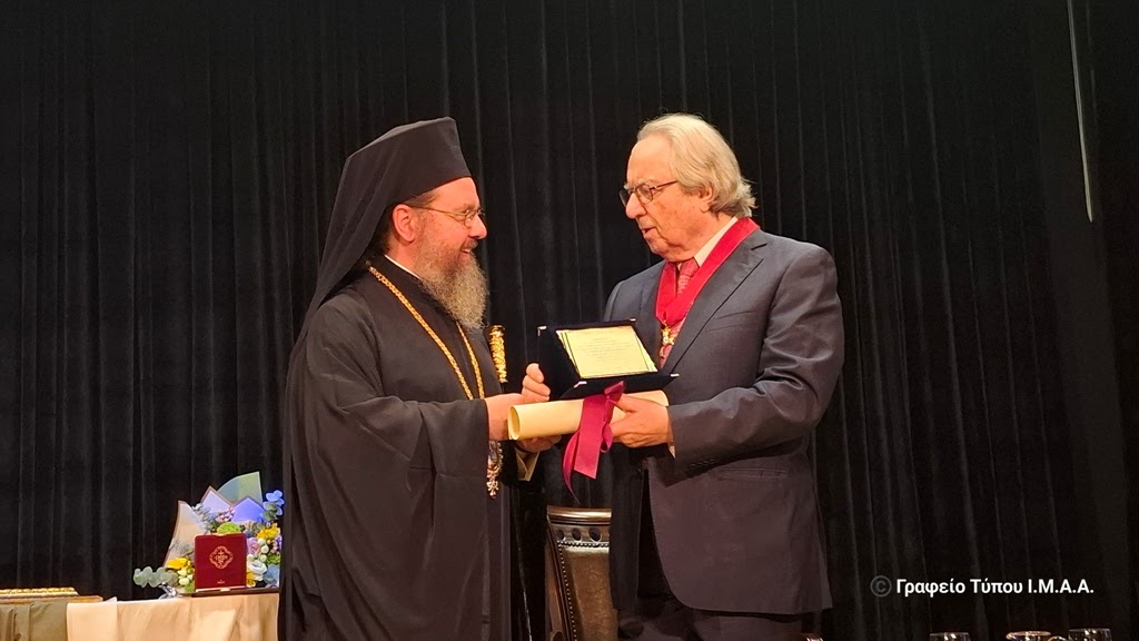 Η Ιερά Μητρόπολη Αιτωλίας και Ακαρνανίας βράβευσε τον Καθηγητή Γεώργιο Μπαμπινιώτη