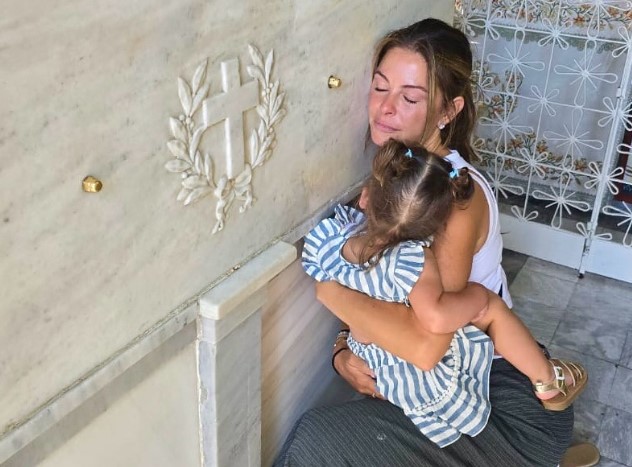 Η Μαρία Μενούνος στη Μονή Αγίου Νεκταρίου στην Αίγινα – Η εξομολόγηση και το συγκινητικό μήνυμα