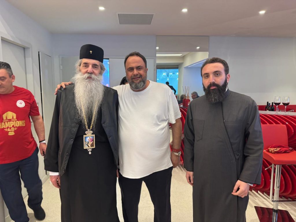 Ο Μητροπολίτης Πειραιώς Σεραφείμ κοντά στον πρωταθλητή Ελλάδος Ολυμπιακό