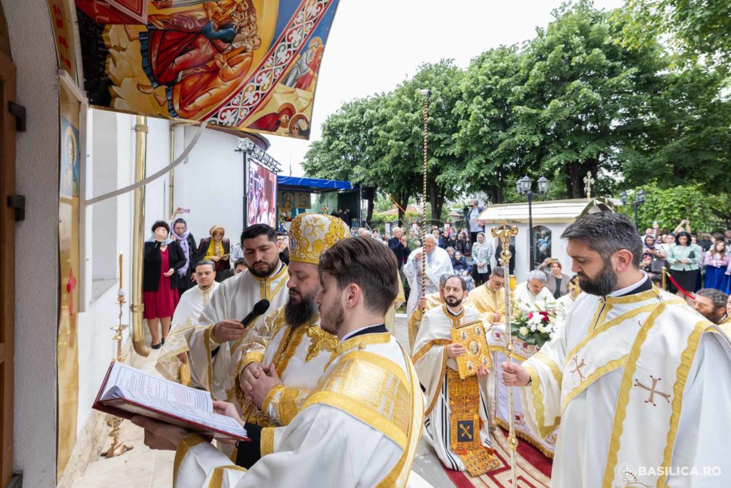 PS Paisie Sinaitul a resfințit Biserica „Sf. Nicolae” din Clinceni: A zidi un altar sfânt este o jertfă