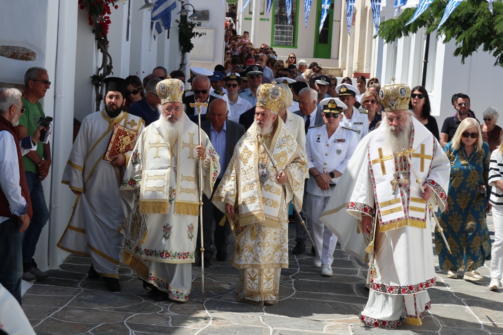Πανδήμως η Σίφνος τίμησε την Προστάτιδά της Παναγία Χρυσοπηγή