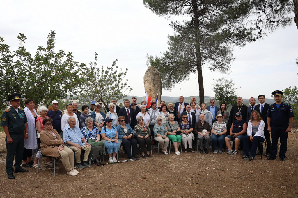 Представитель Русской духовной миссии принял участие в мемориальном акте в честь Дня Победы