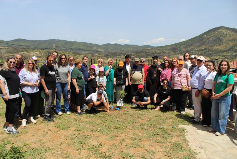 Μαρωνείας Παντελεήμων: Η δενδροφύτευση προσφέρει ζωή στον τόπο μας