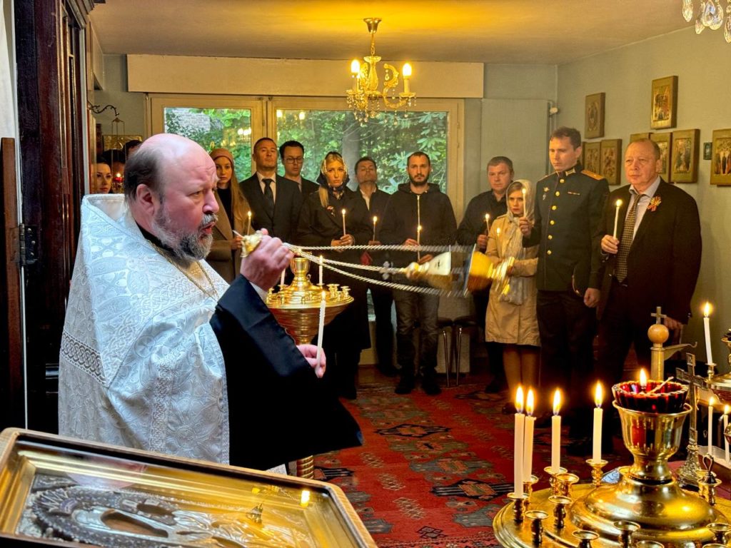 В храме Рождества Пресвятой Богородицы в Женеве почтили память погибших в Великой Отечественной войне