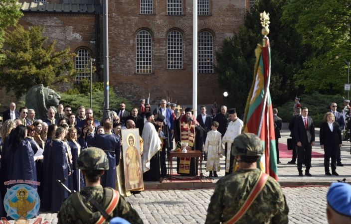Тържествен водосвет с освещаване на бойните знамена в столицата