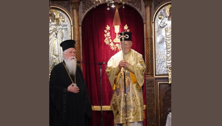 الكلي القداسة رئيس اساقفة القسطنطينية روما الجديدة والبطريرك المسكوني برثلماوس الأول مع اخيه صاحب السيادة ممثل مكتب البطريركية المسكونية في اثينا  صاحب السيادة المطران ثيوذوريتوس متروبوليت