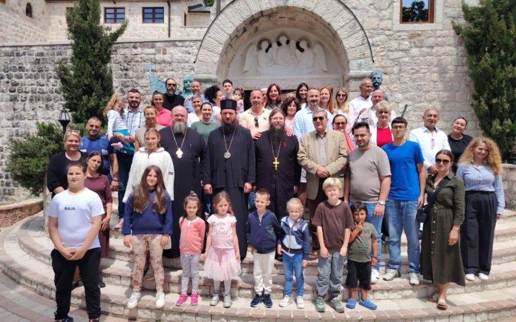 Епископ бихаћко-петровачки г. Сергије у Недјељу раслабљеног служио Литургију у манастиру Стањевићи