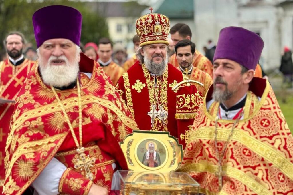 Ковчег с мощами святителя Тихона, Патриарха Московского, торжественно встретили в Твери