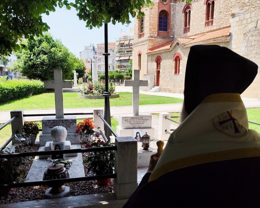 Τρισάγιο στους τάφους των Μακαριστών Αρχιερέων Κυρίλλου Α’ και Κυρίλλου Β’ από τον Θεσσαλιώτιδος Τιμόθεο