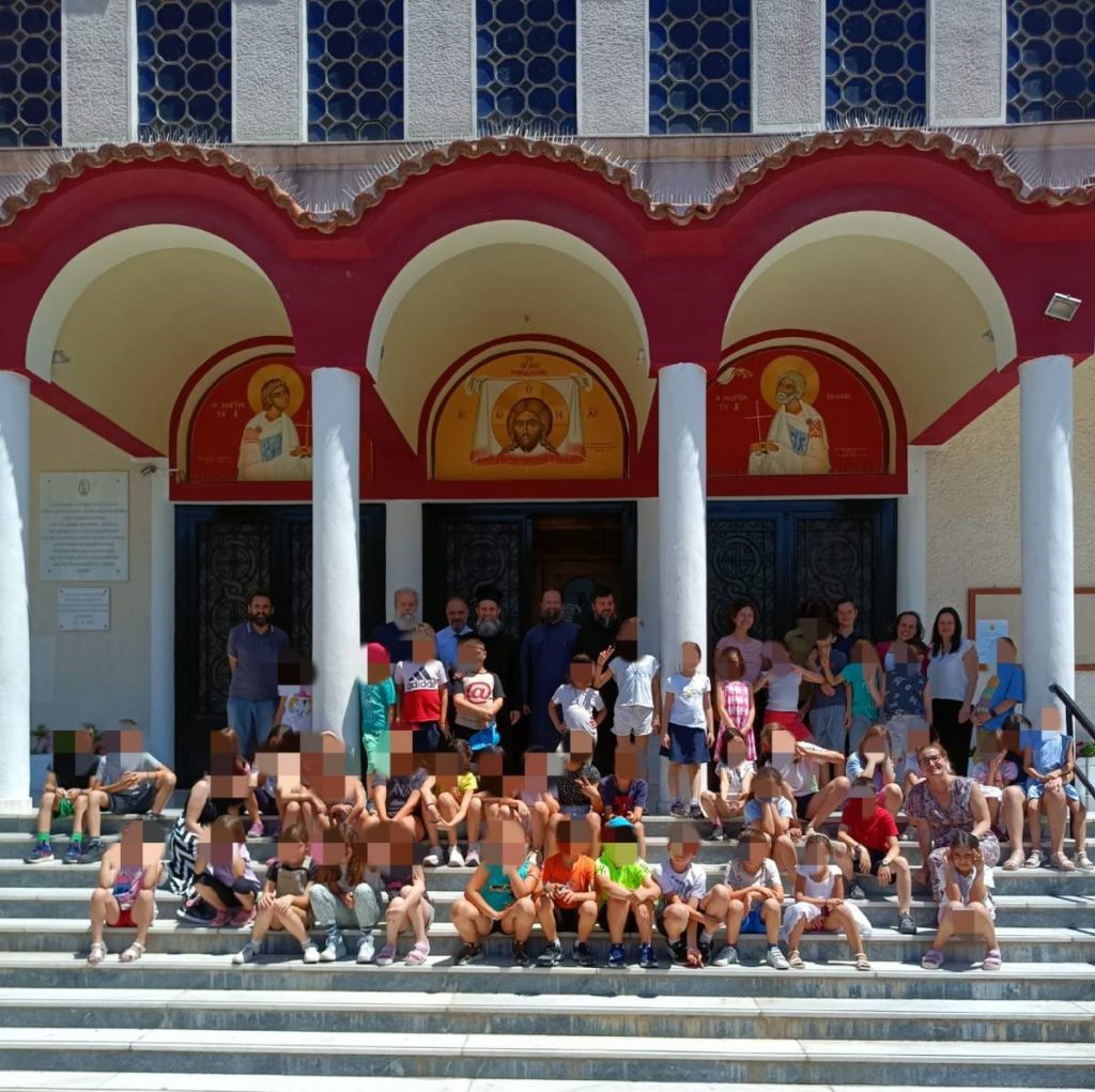 Ο Πρωτοσύγκελλος της Αρχιεπισκοπής Αθηνών στο καλοκαιρινό πρόγραμμα δημιουργικής απασχόλησης παιδιών