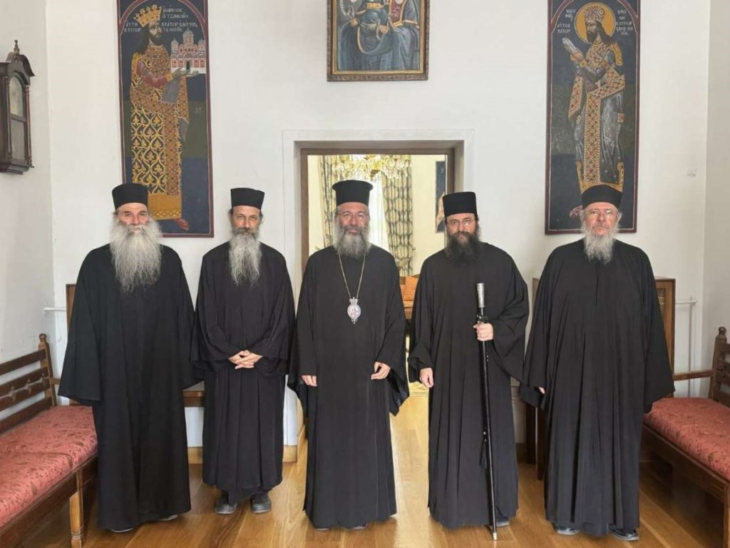 Φωτοστιγμές από την Ιεραποδημία του Μητροπολίτη Ρεθύμνης στον Άγιο Όρος