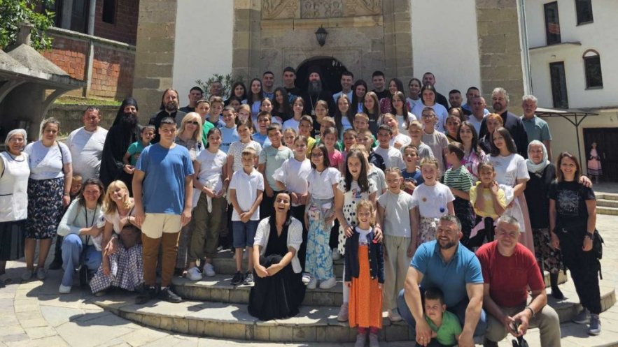 Владика Иларион у Манастиру Драганац