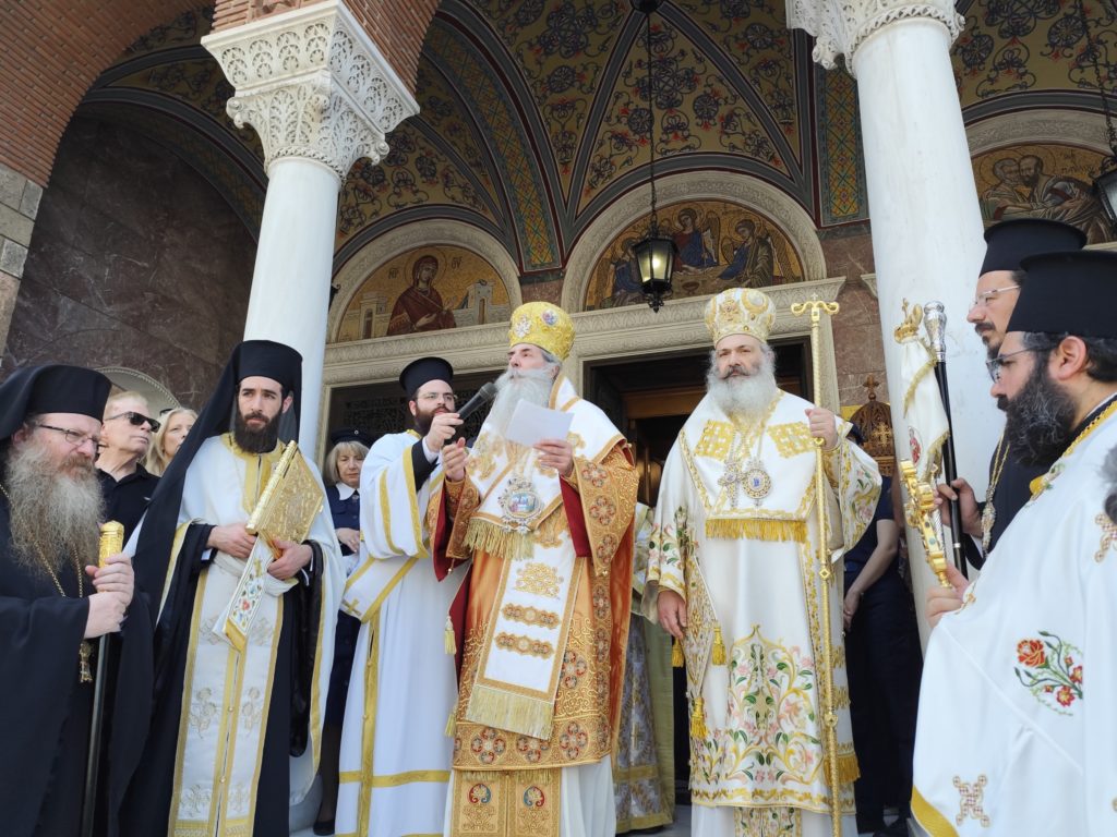 Άφατη συγκίνηση, για την εορτή του Αγίου Πνεύματος, στην Αγία Τριάδα του ναυλόχου Πειραιώς