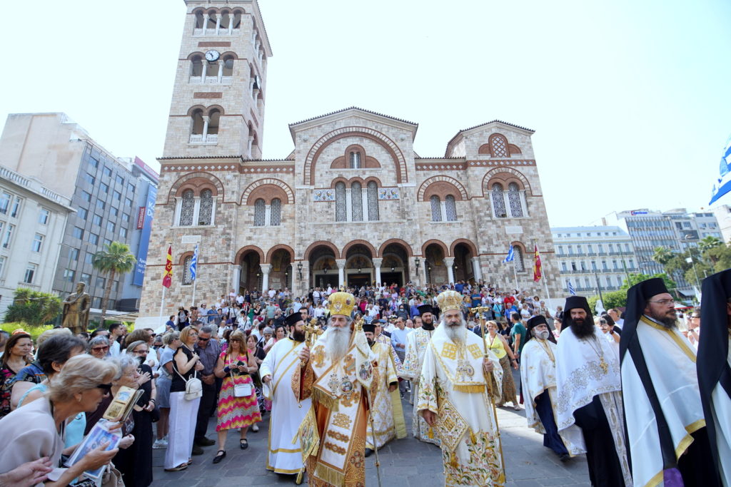 Η Ιερά πανήγυρις του Καθεδρικού Ιερού Ναού Αγίας Τριάδος Πειραιώς