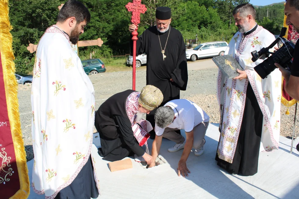Освештани темељи будућег храма у Сјеверину