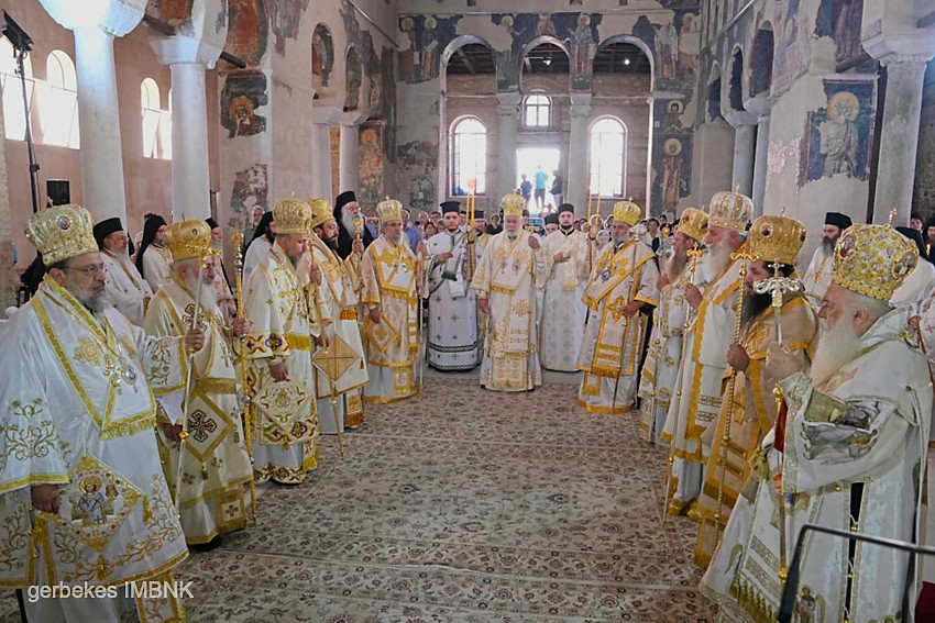 Λαμπρό Πολυαρχιερατικό Συλλείτουργο για την εορτή των Πρωτοκορυφαίων Αποστόλων στη Βέροια