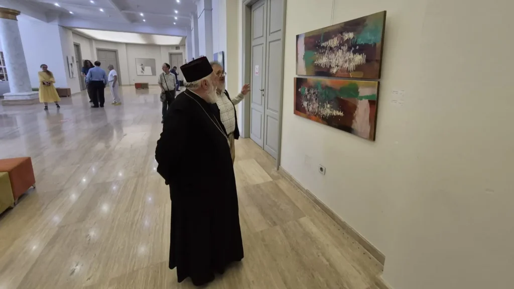 PS Visarion, prezent la deschiderea Expoziției „Interferențe”: Lucrările îndeamnă la o trăire autentică a vieții creștine