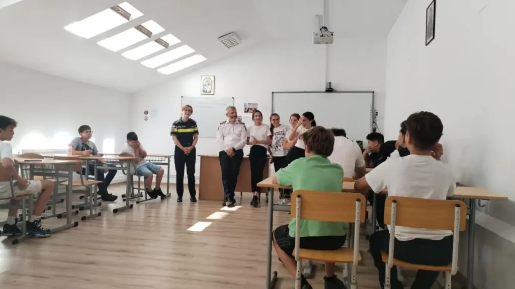 Elevii Seminarului Teologic din Târgoviște au fost informați despre formele de abuz și de prevenire a delincvenței