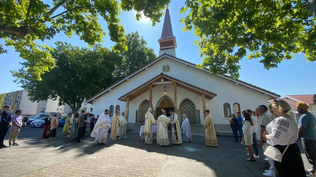 Mitropolitul Iosif a binecuvântat lucrările efectuate la biserica parohiei din Grenoble