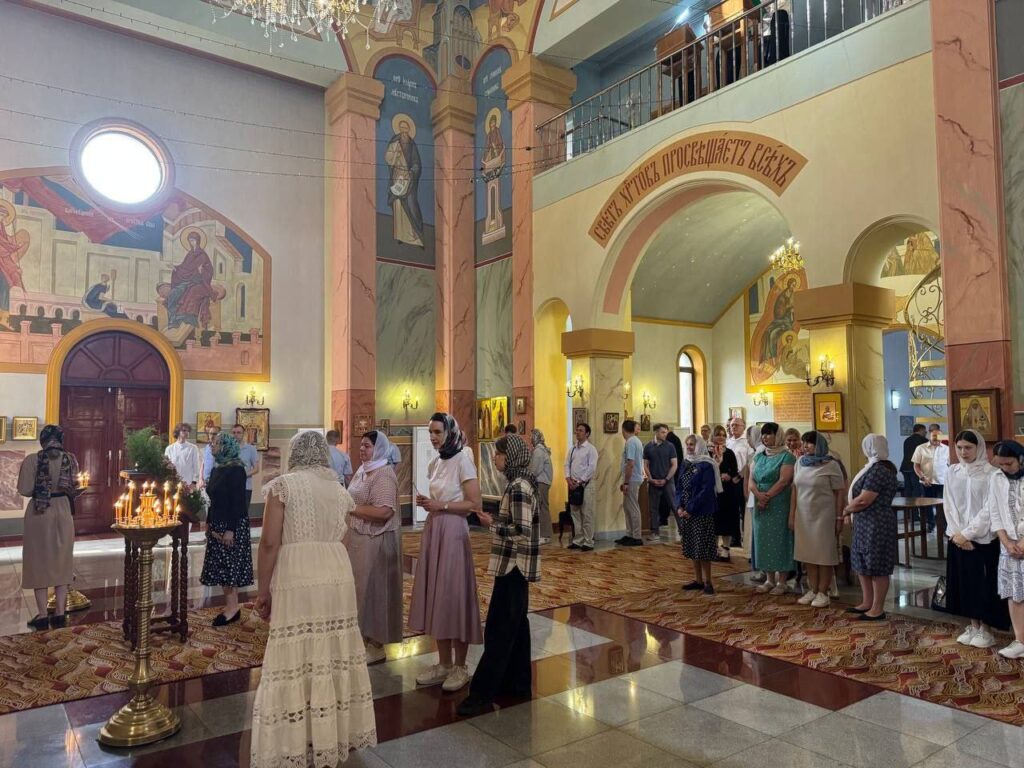 В день Пятидесятницы в храме Живоначальной Троицы Пхеньяна совершено торжественное богослужение