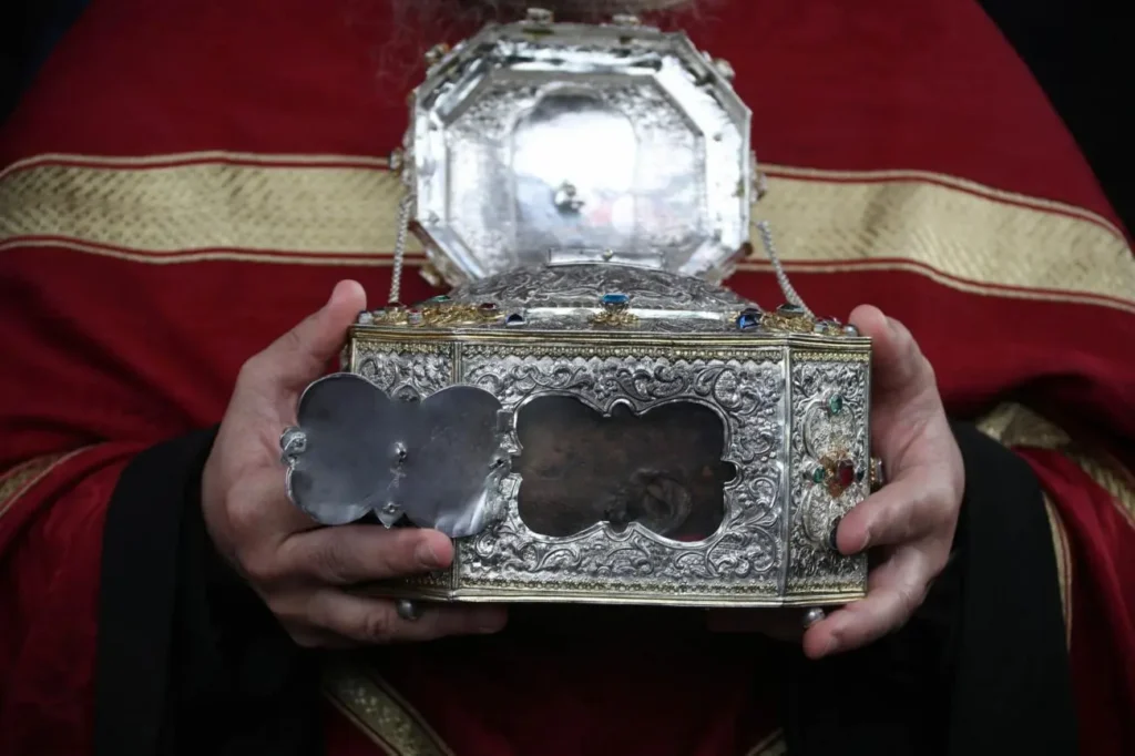 Vatopedi Abbot to bring relic of Saint John Chrysostom to Bucharest for July pilgrimage