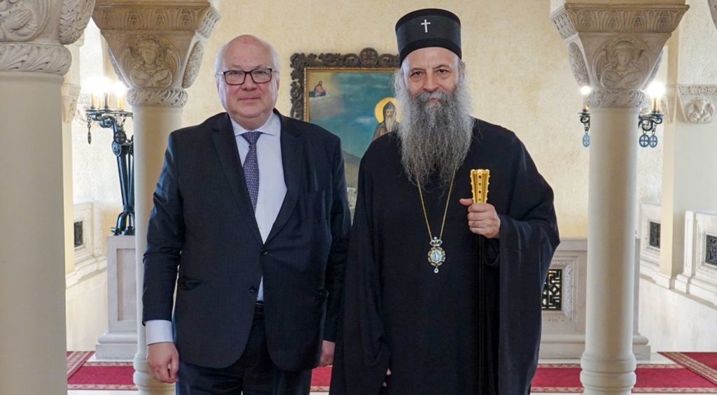 Патријарх Порфирије разговарао са француским дипломатом Жан-Кристофом Поселом