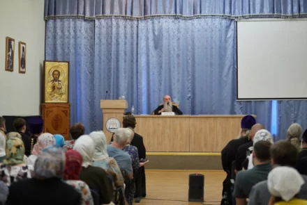 Представитель Синодального отдела по церковной благотворительности и социальному служению провел семинар по церковной помощи наркозависимым в Томске