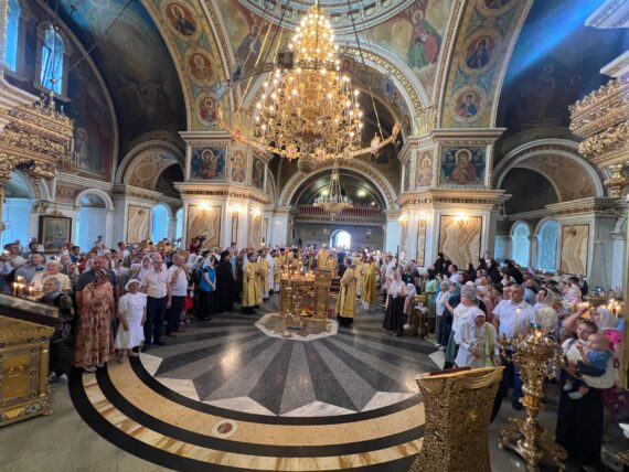 В Уфу принесен ковчег с частицей мощей святителя Тихона, Патриарха Московского и всея России