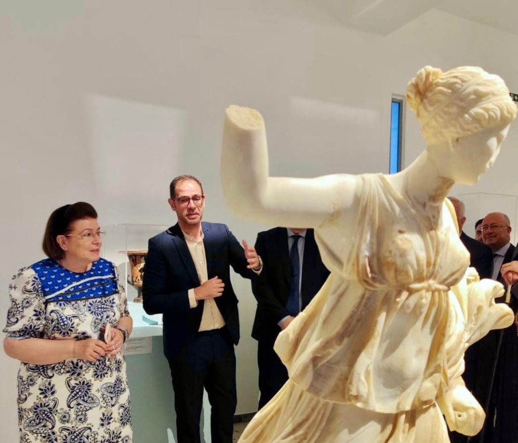 Λίνα Μενδώνη: «Το Αρχαιολογικό Μουσείο της Θήρας είναι το 27ο μουσείο που παραδίδουμε μέσα σε 6 χρόνια»
