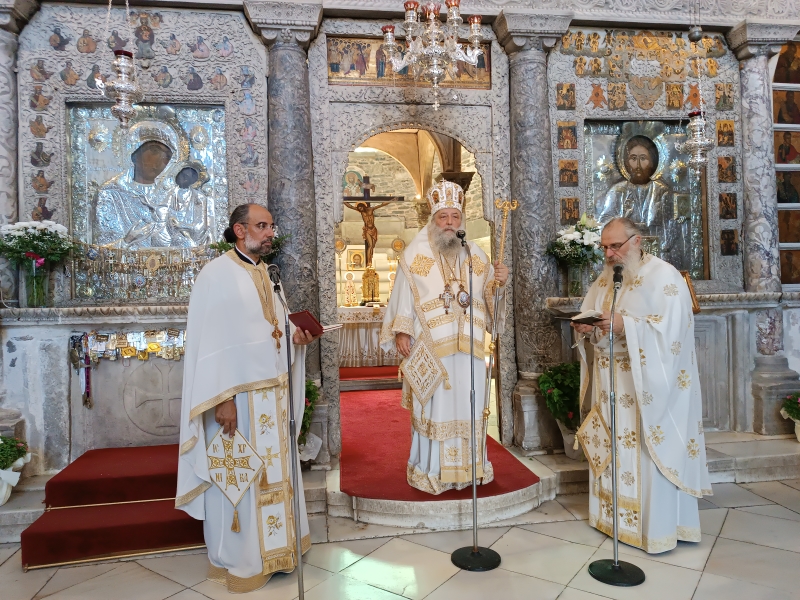 Αρχιερατική Θεία Λειτουργία στο Ιερό Προσκύνημα Παναγίας Εκατονταπυλιανής Πάρου