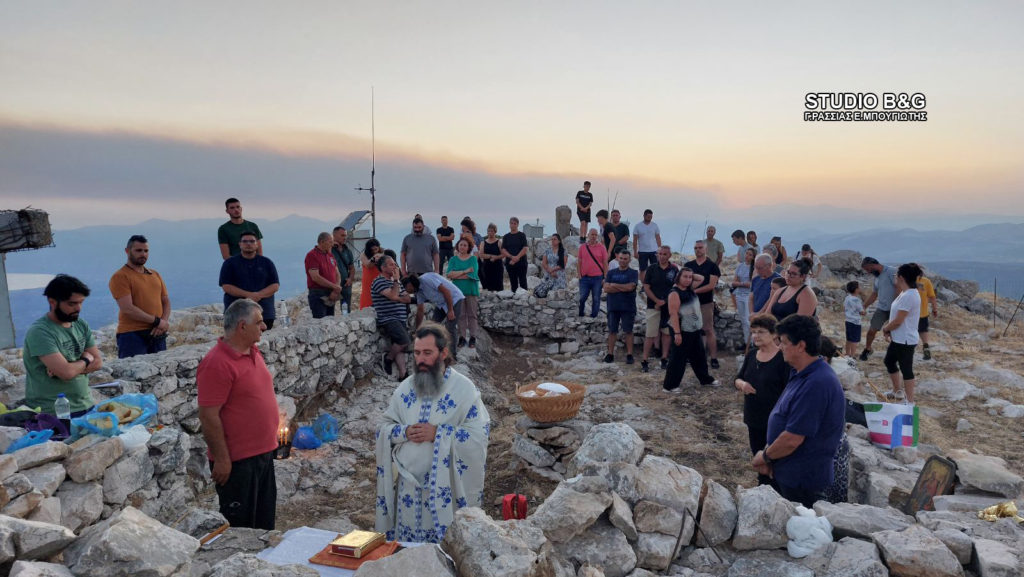 Αργολίδα: Θεία Λειτουργία στα ερείπια του ναού του Προφήτη Ηλία στην κορυφή του όρους Αραχναίου