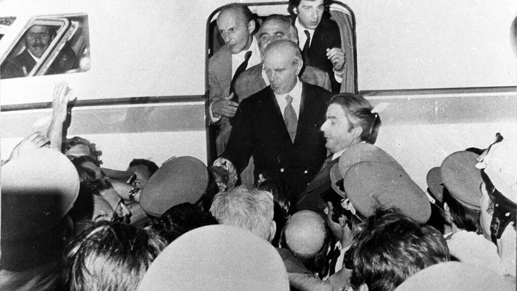 Στις 23 Ιουλίου 1974 καταρρέει η Χούντα