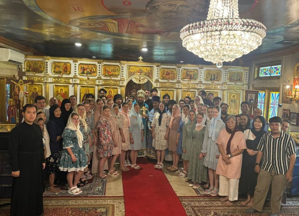 Епископ Питирим совершил Литургию в храме апостола Фомы в Джакарте