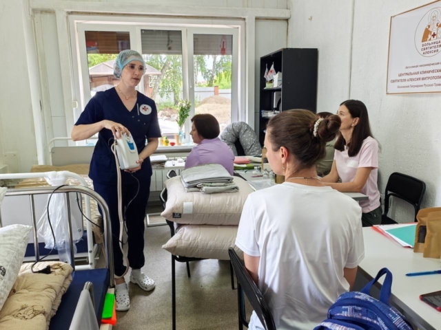 В Иркутске Больница Святителя Алексия открыла учебный класс по подготовке сестер по уходу