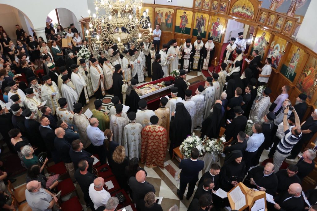 Shërbesa e Varrimit të Mitropolitit të ndjerë të Gjirokastrës, Hirësisë së Tij, Dhimitrit, sot më 1 korrik 2025.