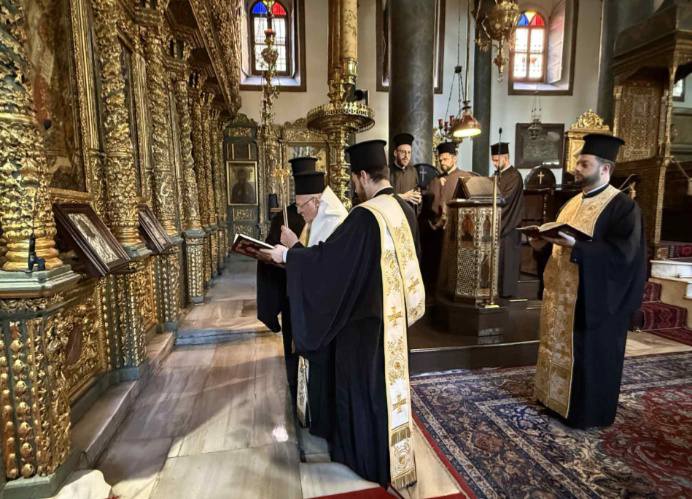 البطريرك المسكوني يقيم تريصاجيون لراحة نفس المثلث الرحمات المترو
