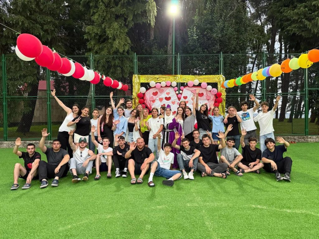 Το Πατριαρχείο Γεωργίας σπέρνει τον σπόρο της ειρήνης στις καρδιές των νέων