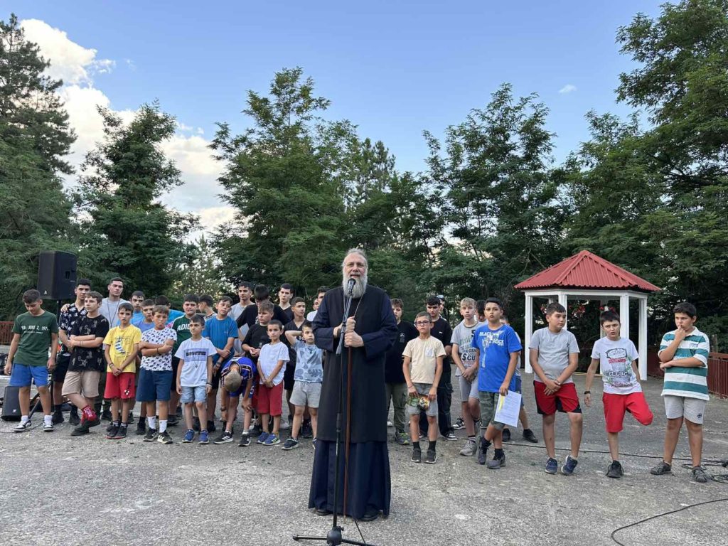Ο Μητροπολίτης Τρίκκης στην εκδήλωση λήξης της Α΄ κατασκηνωτικής περιόδου αγοριών
