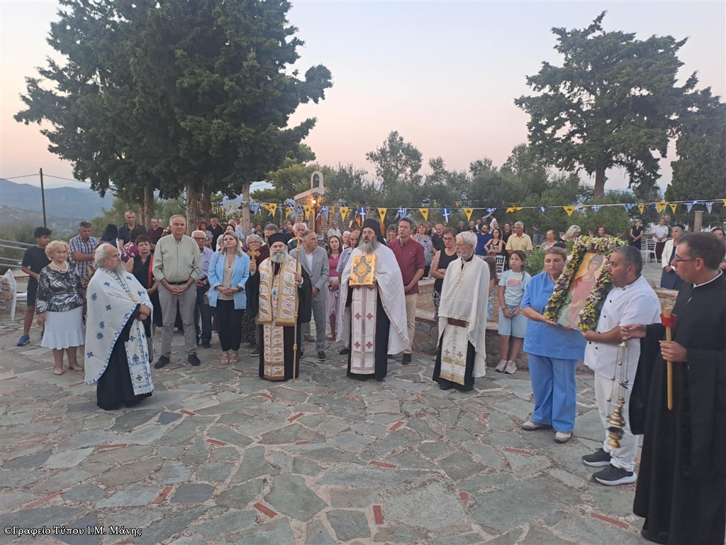 Ο Μάνης Χρυσόστομος στον πανηγυρίζοντα Ιερό Ναό Αγίου Παντελεήμονος του Γηροκομείου της Μητροπόλεως