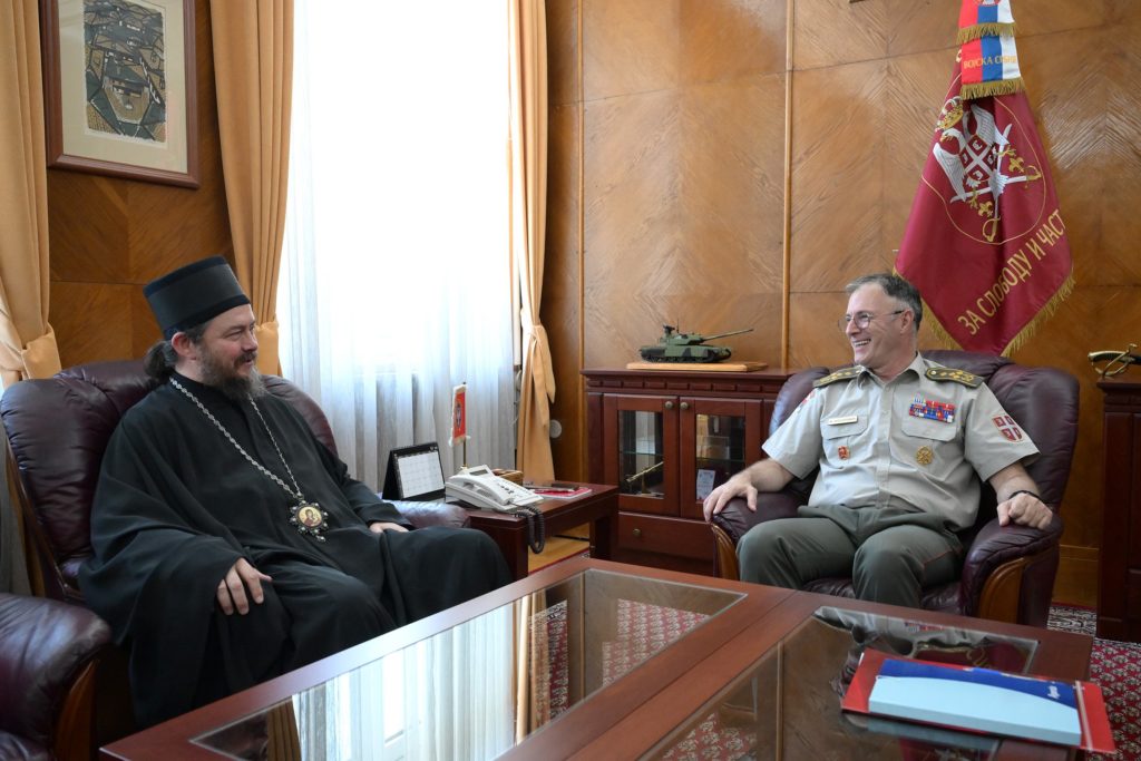 Начелник Генералштаба са епископом војним Доситејом