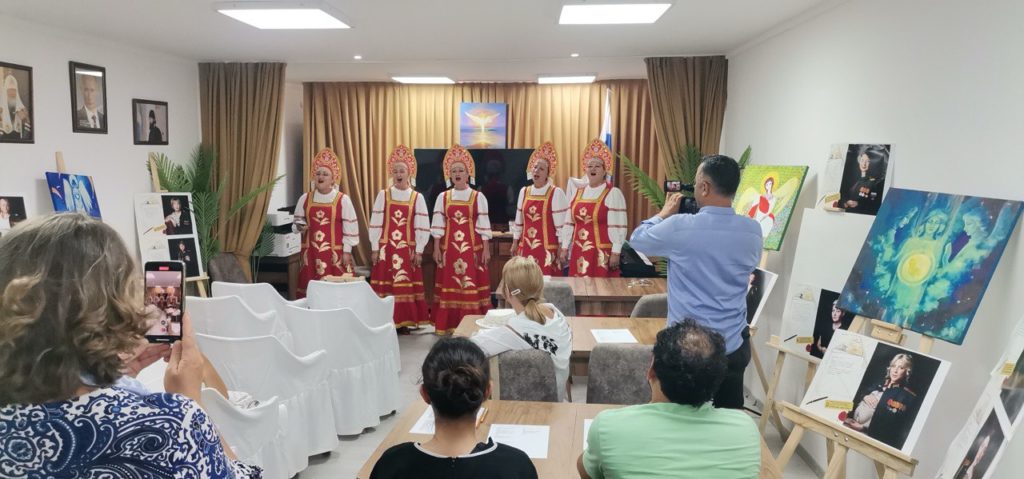 В День Крещения Руси для прихожан русского храма в Анталье организовали показ фильма «Крест над Россией»