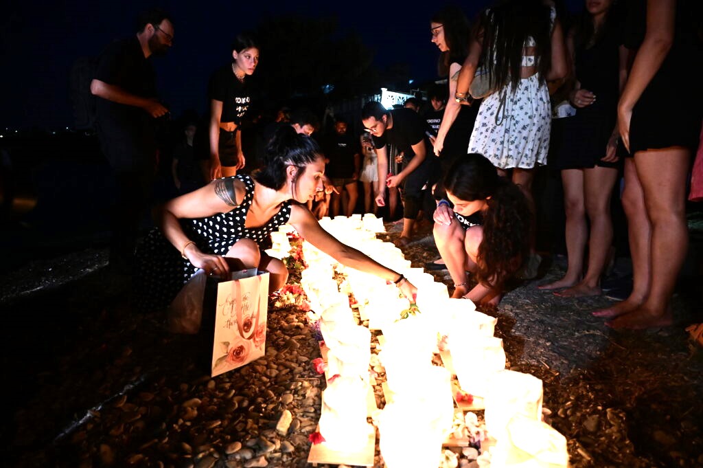Συγκίνηση στις εκδηλώσεις μνήμης για την 7η επέτειο από τη φονική πυρκαγιά στο Μάτι