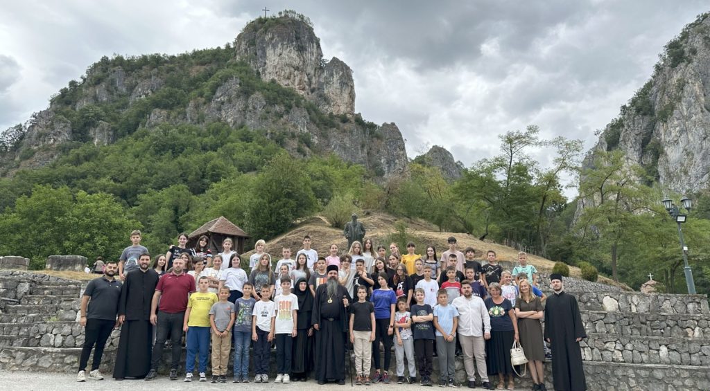 Епископ Јеротеј посетио полазнике Духовне школе на Соко Граду