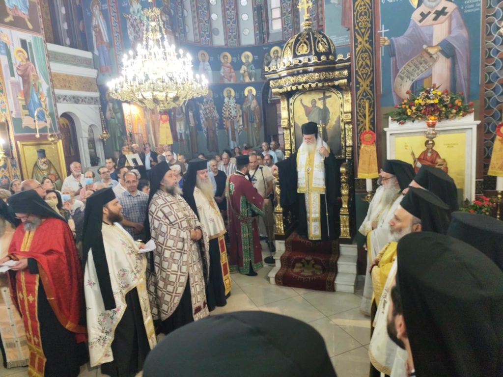 Ευλαβική προσευχή, για τον Ιαματικό Αγιομάρτυρα Παντελεήμονα, στον ομώνυμο ναό του Ιλισού