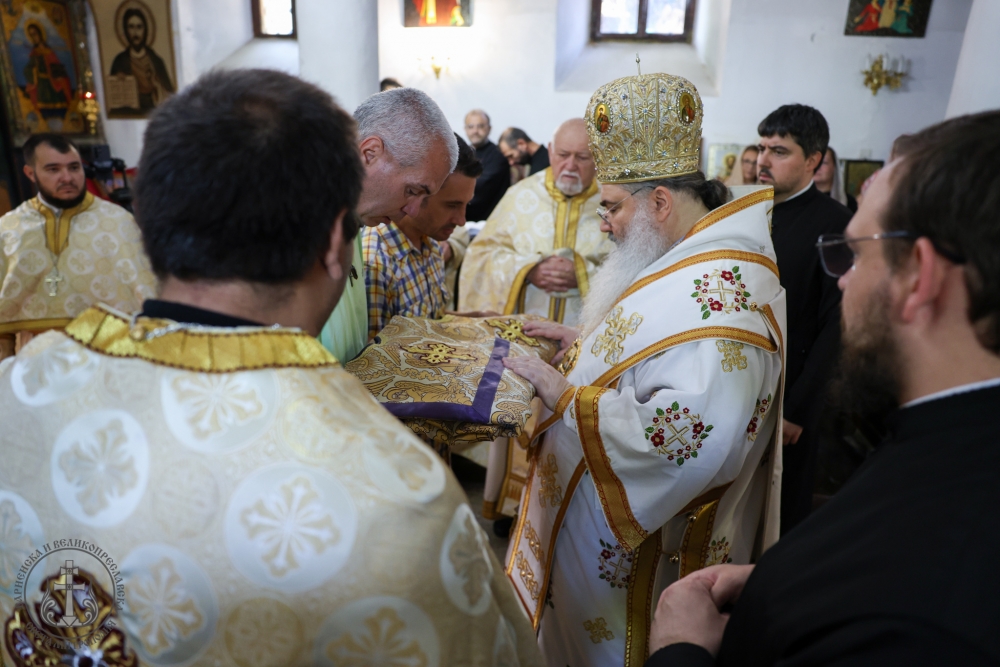 Архиерейска света Литургия в храм „Св. ап. Петър и Павел“ в град Велики Преслав на празника Събор на дванадесетте апостоли