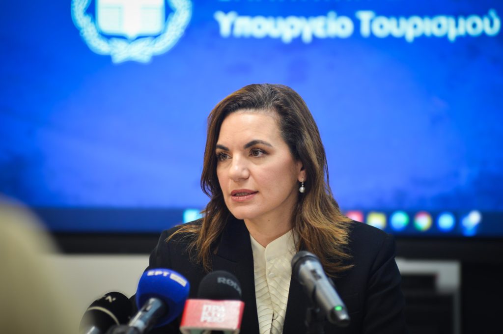 Στην Παναγία της Τήνου η Υπουργός Τουρισμού, Όλγα Κεφαλογιάννη