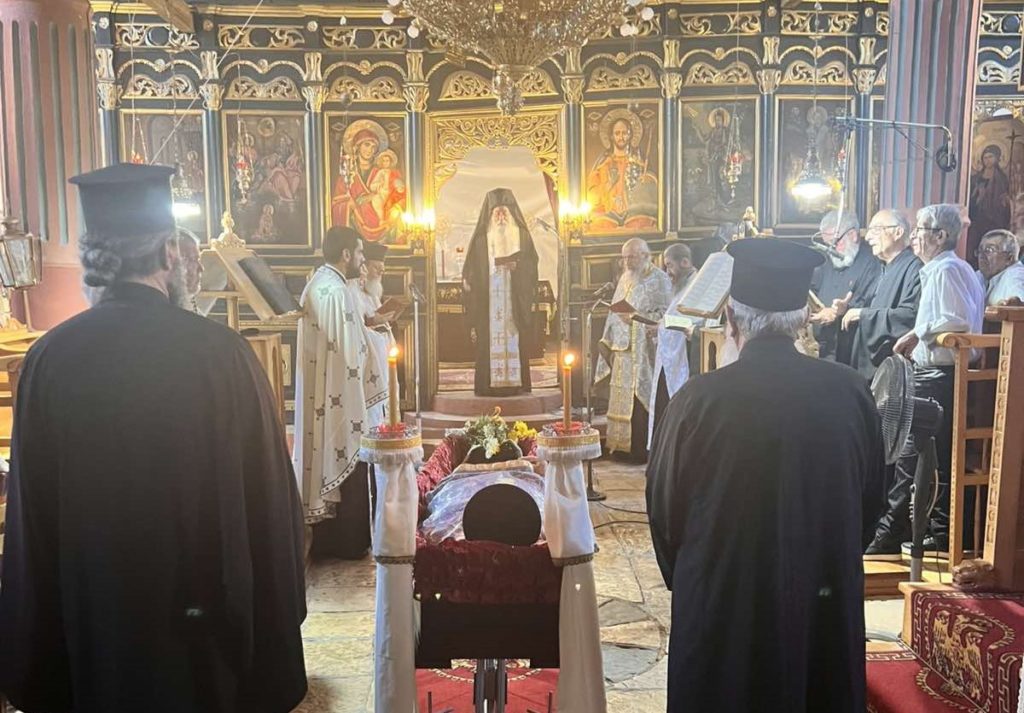 Εκοιμήθη εν Κυρίω ο Πρωτοπρεσβύτερος Απόστολος Σιάχος – Πάνδημη η κηδεία του στην Χρυσόρραχη Πωγωνίου